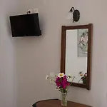 Ξενοδοχείο με διαμερίσματα Mantalena 4*
